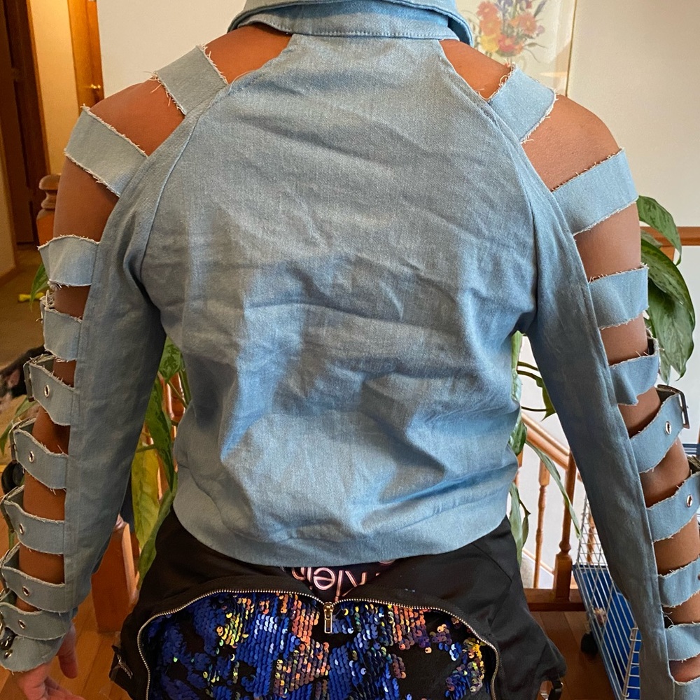 Fashion Top - Picture 2 of 4